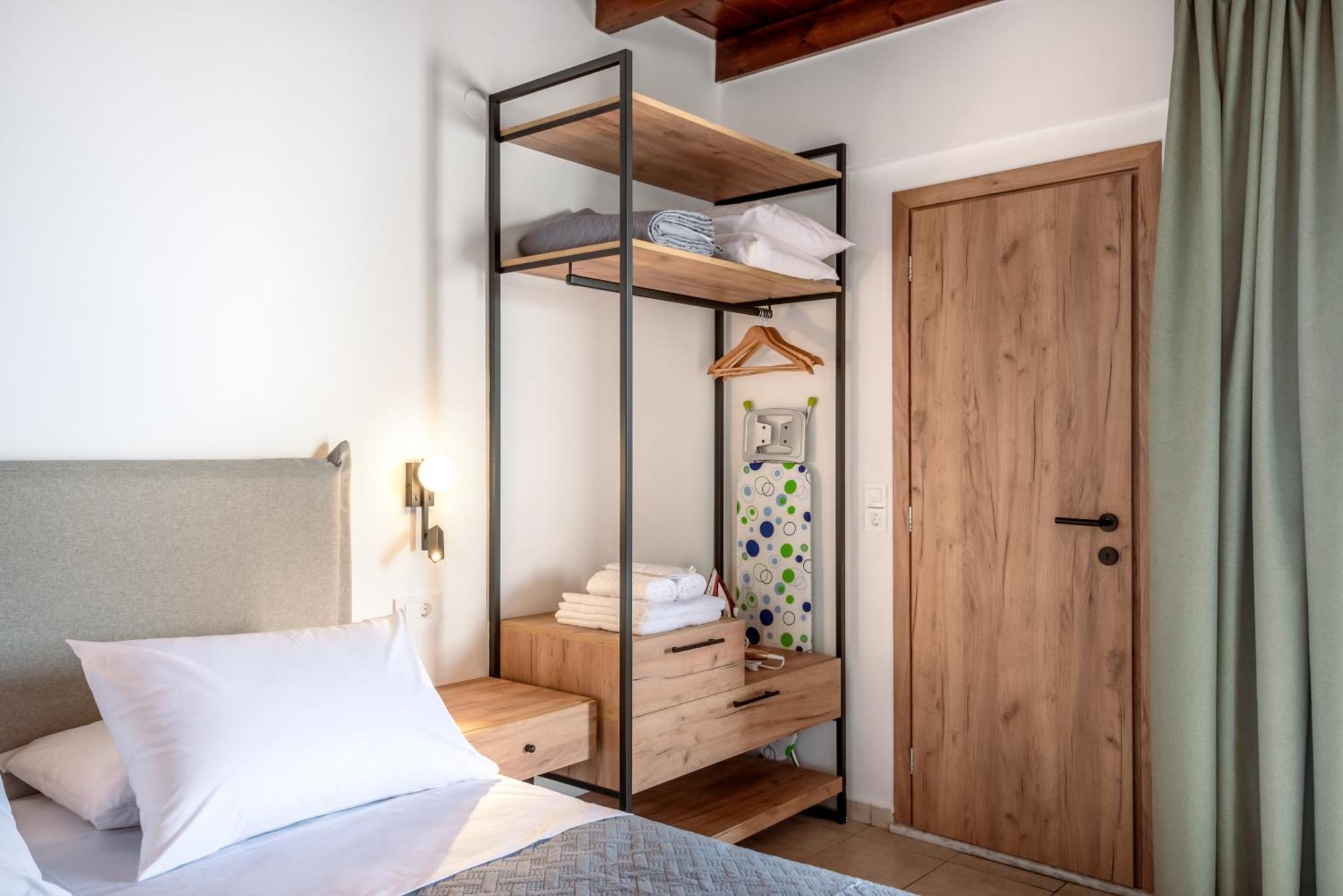 Superb Apartments Kriaras Sea View In Sfakia Khóra Sfakíon Esterno foto