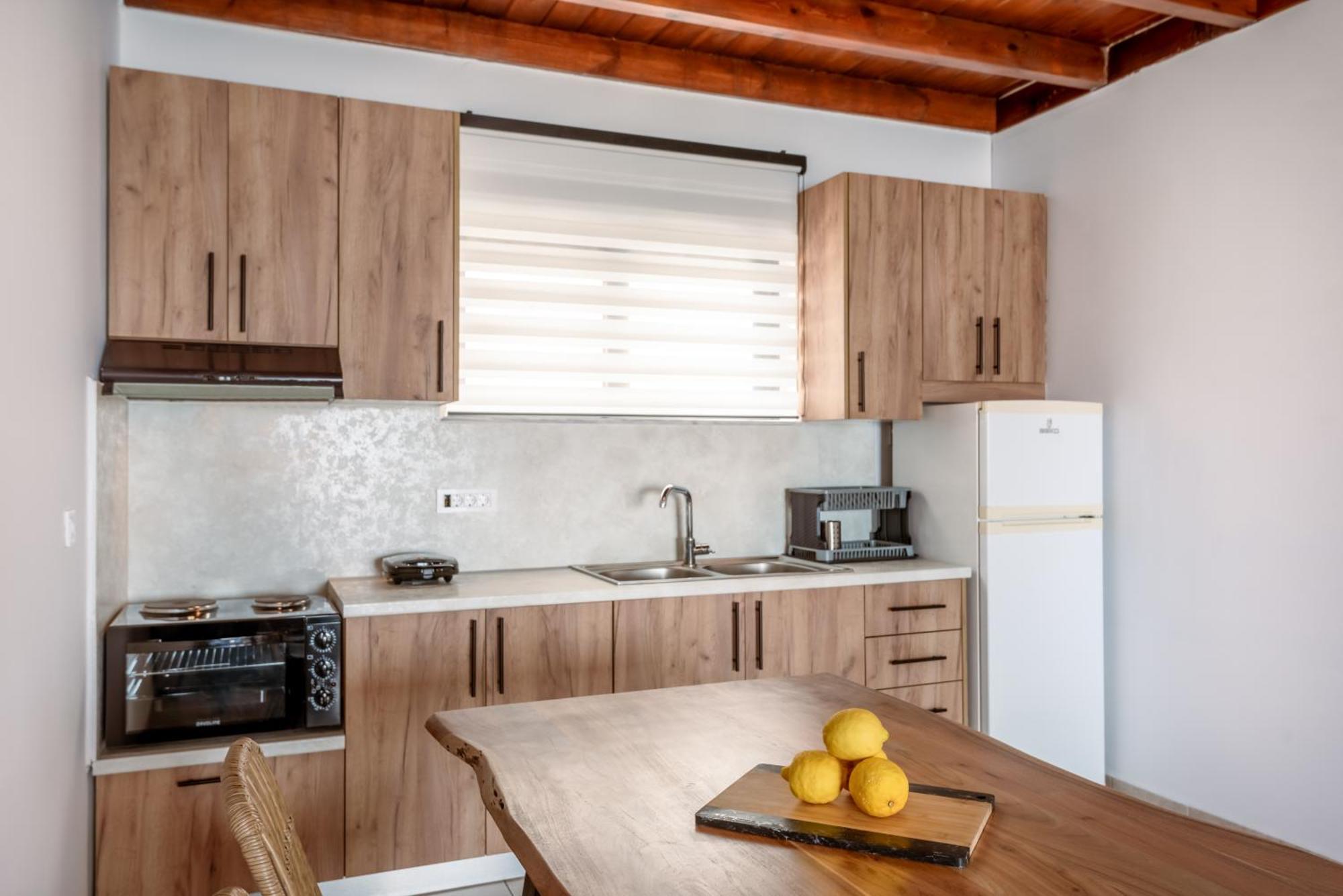 Superb Apartments Kriaras Sea View In Sfakia Khóra Sfakíon Esterno foto