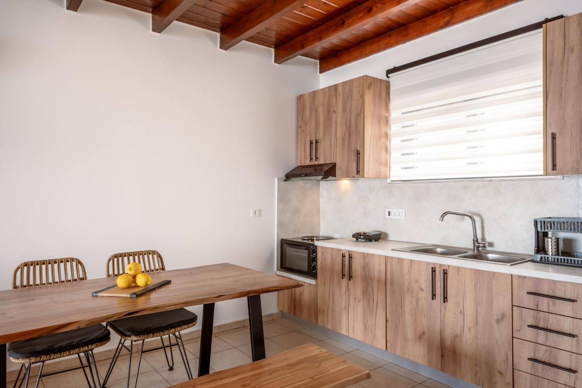 Superb Apartments Kriaras Sea View In Sfakia Khóra Sfakíon Esterno foto